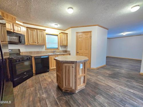 1916 Sioux St, Williston, ND, 58801-3336 | Card Image
