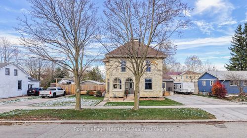 {{alt}} | Card Image