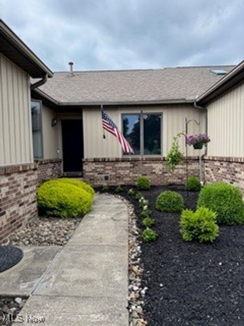 1486 Tripodi Cir, Niles, OH, 44446-3563 | Card Image