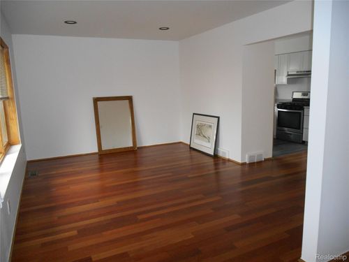 1440 W Elmwood Ave, Clawson, MI, 48017-1362 | Card Image