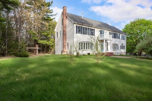 24 Bates St, Mendon, MA, 01756-1115 | Card Image