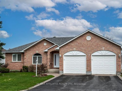 32 Mika St, Stittsville, ON, K2S1K8 | Card Image