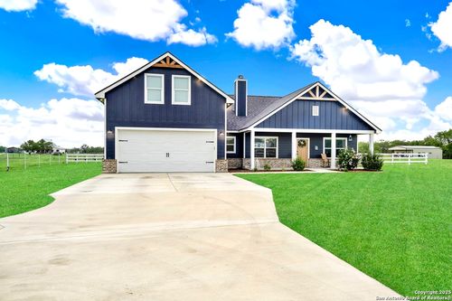 1474 County Road 342, La Vernia, TX, 78121-5033 | Card Image