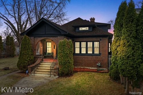 712 Chalmers St, Detroit, MI, 48215-2955 | Card Image