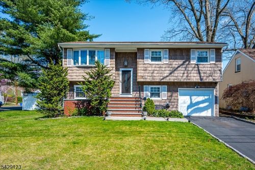 71 Crosby Ave, Edison, NJ, 08817-4247 | Card Image