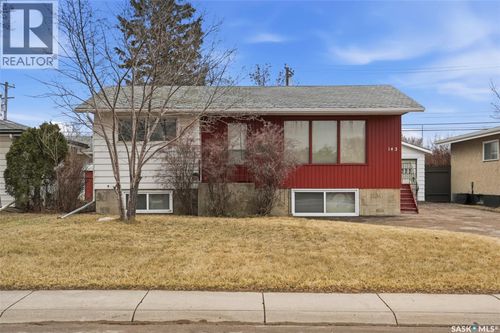 143 102nd St W, Saskatoon, SK, S7N1M7 | Card Image