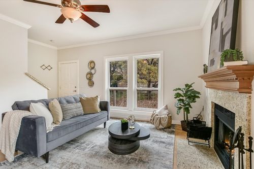apt-225-802 S 1st St, Austin, TX, 78704-1676 | Card Image
