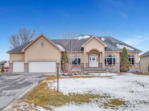 6790 Suncrest Dr, Greely, ON, K4P0B2 | Card Image