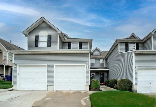 2104 Sw Gooseberry Ln, Lee's Summit, MO, 64082-4138 | Card Image