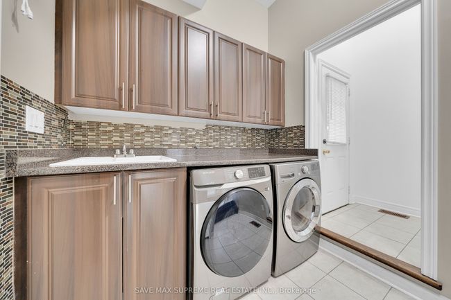22 Constance St, House other with 6 bedrooms, 6 bathrooms and 5 parking in Brampton ON | Image 31