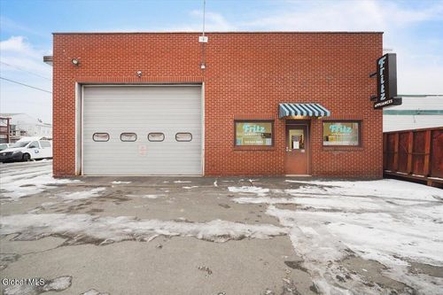 27 Division St, Waterford, NY, 12188-2411 | Card Image