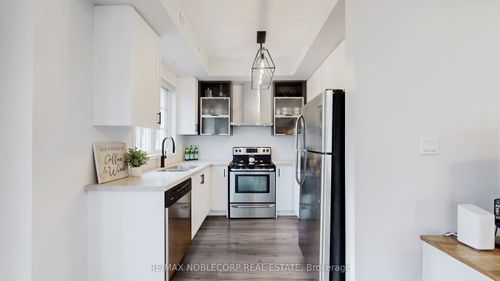 e08-26 Bruce St, Woodbridge, ON, L4L0H4 | Card Image