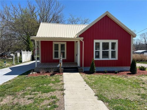607 S Pine St, Holden, MO, 64040-1453 | Card Image