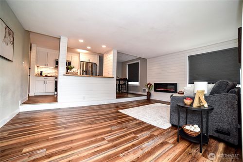a201-18102 15th Ave Ne, Shoreline, WA, 98155-3846 | Card Image
