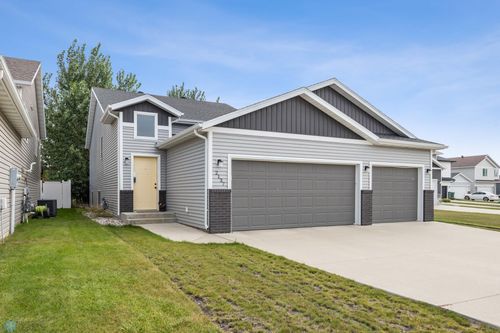 2137 11th St W, West Fargo, ND, 58078-2463 | Card Image