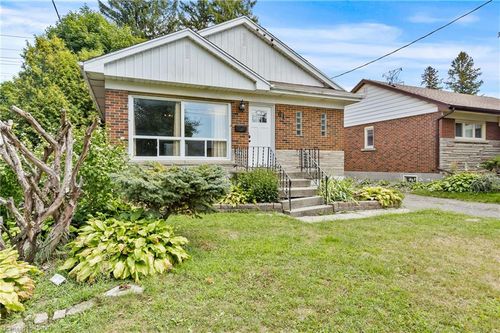 61 Radford St, Hamilton, ON, L8S3E5 | Card Image