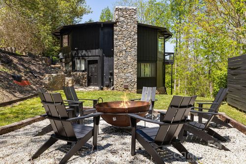 1 Patton Cir, Asheville, NC, 28804-2981 | Card Image