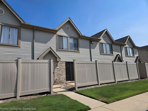 50516 Bay Run N, Chesterfield, MI, 48047-4689 | Card Image
