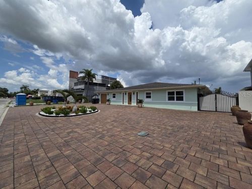 3927 E Eden Roc Circle, TAMPA, FL, 33634 | Card Image