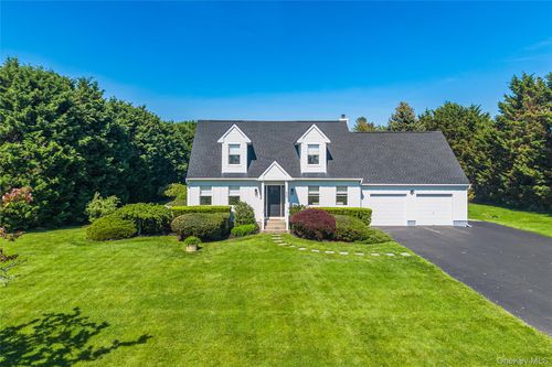 820 Gabriella Ct, Mattituck, NY, 11952-2475 | Card Image