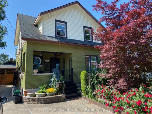 4908 Simcoe St, Niagara Falls, ON, L2E1V9 | Card Image