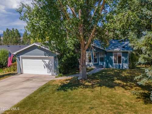 207 Navajo Rd, Gypsum, CO, 81637-5364 | Card Image