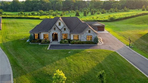 55 Tews Lane, Dundas, ON, L9H7N4 | Card Image
