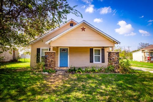720 Texas St, Graham, TX, 76450-3230 | Card Image