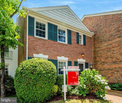 3221 Adams Ct, FAIRFAX, VA, 22030-1900 | Card Image