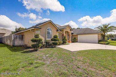 129 Lake Run Boulevard, House other with 3 bedrooms, 3 bathrooms and null parking in Jacksonville FL | Image 2