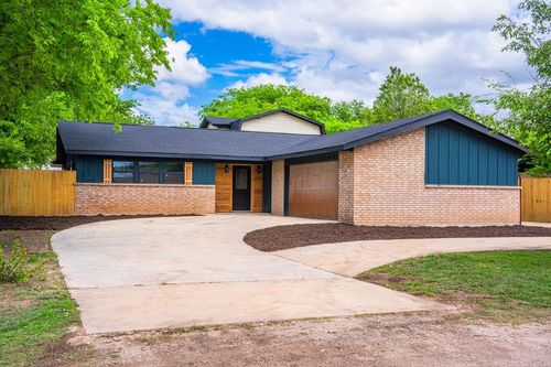 129 Willow Way, Kerrville, TX, 78028-7547 | Card Image