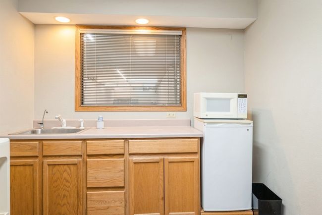 1070 Lyons Ln, Home with 0 bedrooms, 0 bathrooms and null parking in Marion IA | Image 14