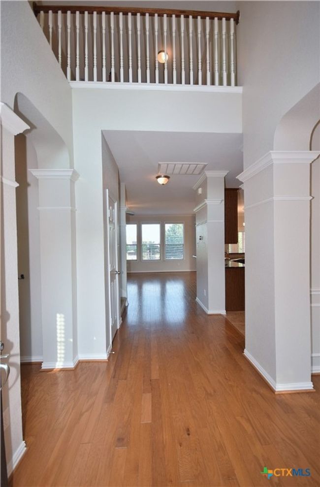2-story Foyer | Image 8