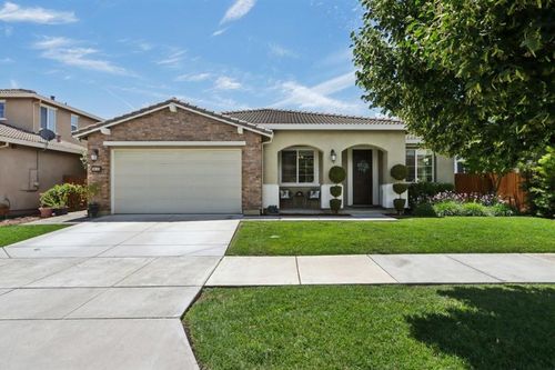 812 Geronimo St, Gilroy, CA, 95020-9354 | Card Image