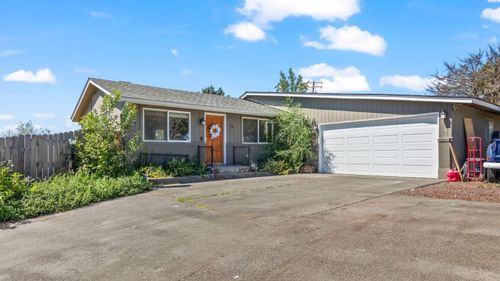 70 Herlou Dr, Selah, WA, 98942-9404 | Card Image