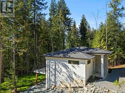 7308 Estate Pl, House other with 2 bedrooms, 1 bathrooms and null parking in Anglemont BC | Image 3