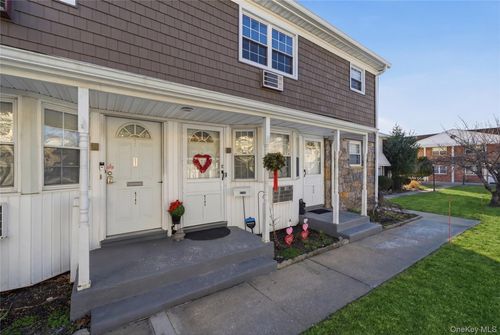 4743-4743 Wilshire Ln, Oakdale, NY, 11769-1450 | Card Image