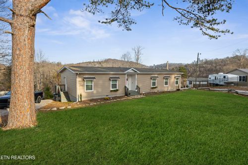 352 Perry Smith Ln, Caryville, TN, 37714-3287 | Card Image