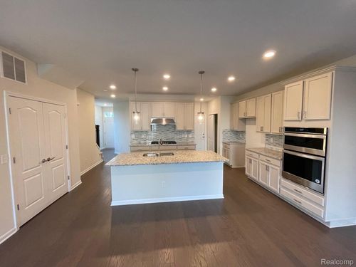 28-22470 Woodbridge Ln, Novi, MI, 48375-4473 | Card Image