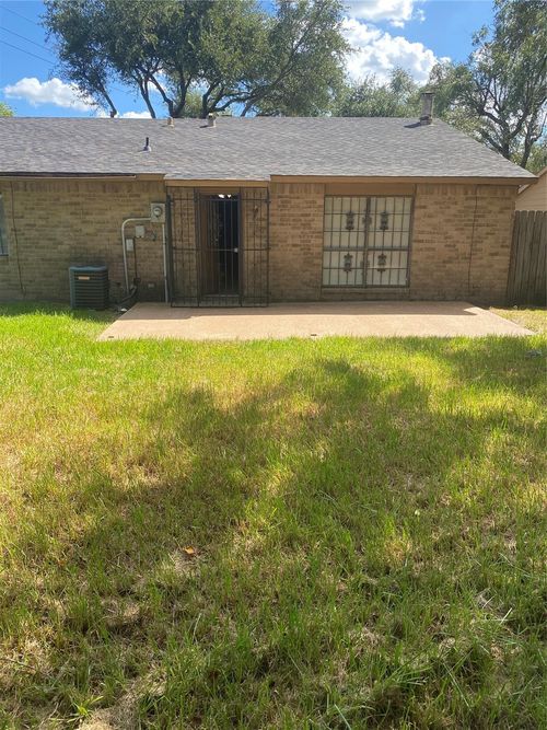 4702 Ridgeton Dr, Houston, TX, 77053-4625 | Card Image