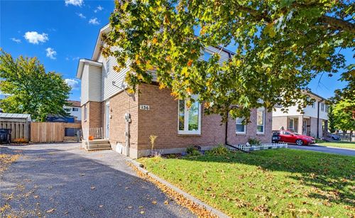 136 Sekura Cres, Cambridge, ON, N1R7E9 | Card Image