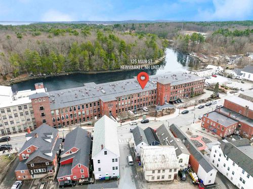 apt-35-125 Main St, Newmarket, NH, 03857-1640 | Card Image