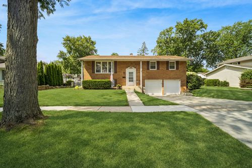 1305 E Sanborn Dr, Palatine, IL, 60074-7243 | Card Image