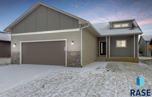 1904 Concord Dr, Sioux Falls, SD, 57110 | Card Image