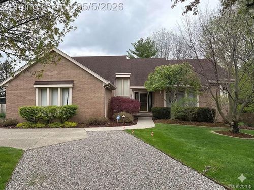 33813 Yorkridge St, Farmington Hills, MI, 48331-1549 | Card Image