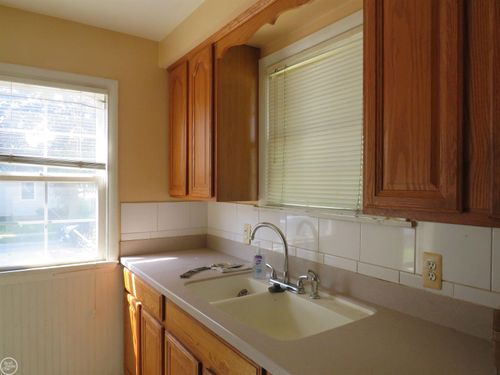 22404 Rausch Ave, Eastpointe, MI, 48021-2541 | Card Image