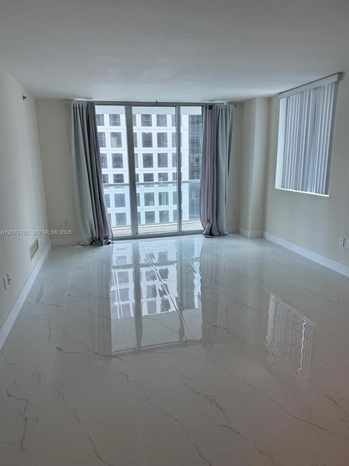 3210-500 Brickell Ave, Miami, FL, 33131-2576 | Card Image