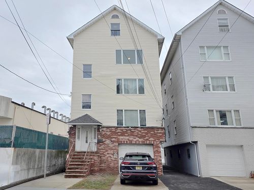 2-55 Ferguson St, Newark, NJ, 07105-2885 | Card Image