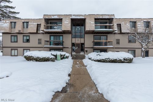 9611 Sunrise Blvd, North Royalton, OH, 44133-3424 | Card Image