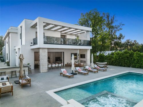 5702 Melvin Ave, Tarzana, CA, 91356 | Card Image